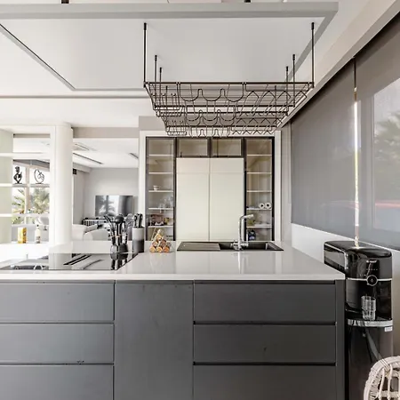 Luxury Golden With Sea View Villa *