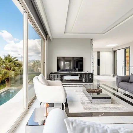 Private Luxury In With Pool, Sauna & Stunning Sea View بودروم