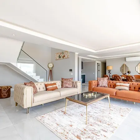 Luxury Golden With Sea View Villa *